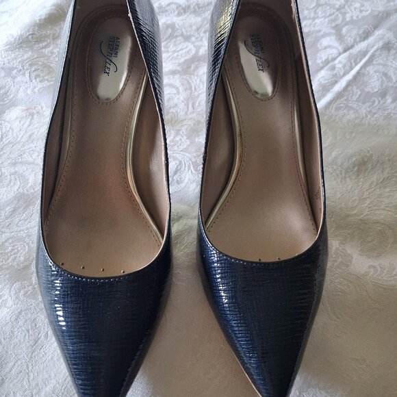 Navy Blue Textured patent/shiny Alfani Pumps with 2 3/4"heels - Picture 1 of 4